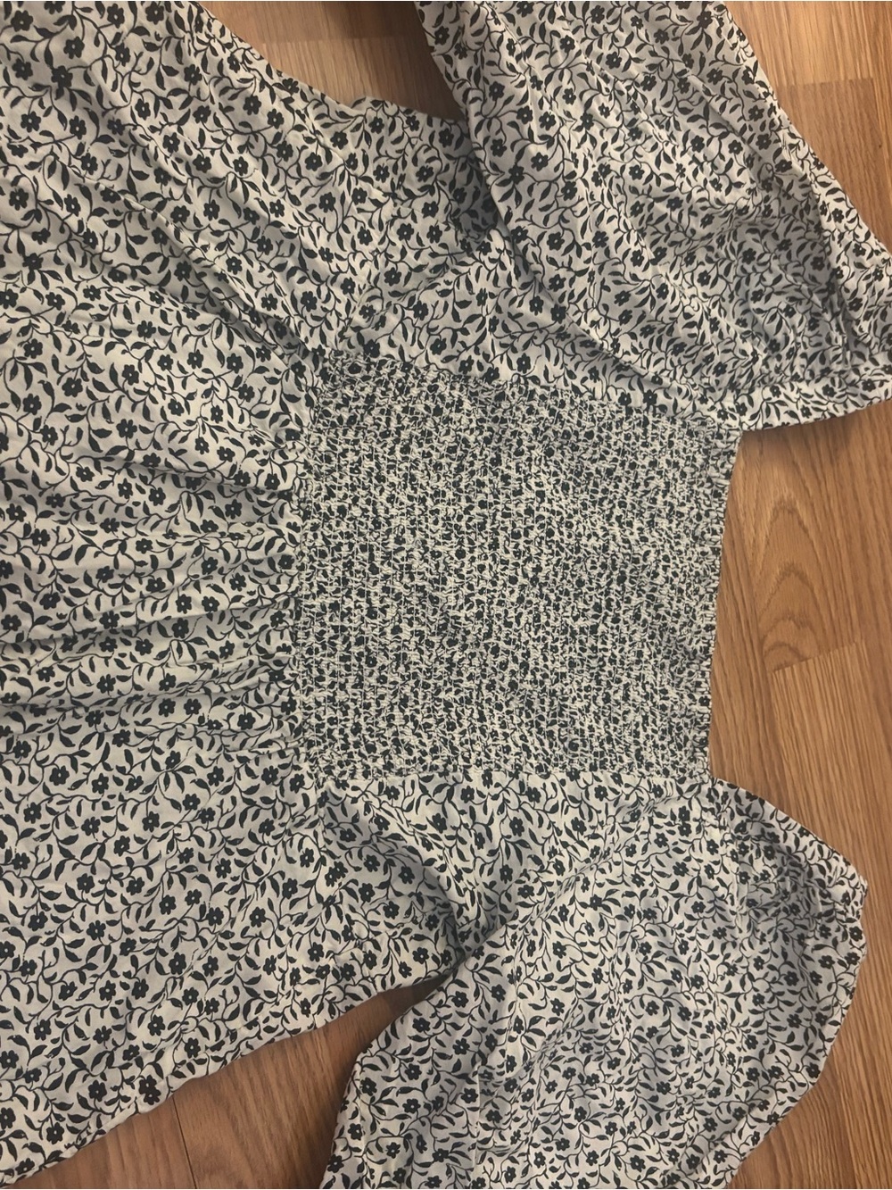 Old Navy Black Floral Puff-Sleeve Blouse Size Medium - Picture 8 of 8